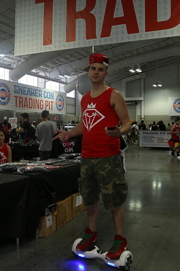 sneaker-con-X159819_TK1_349.jpg